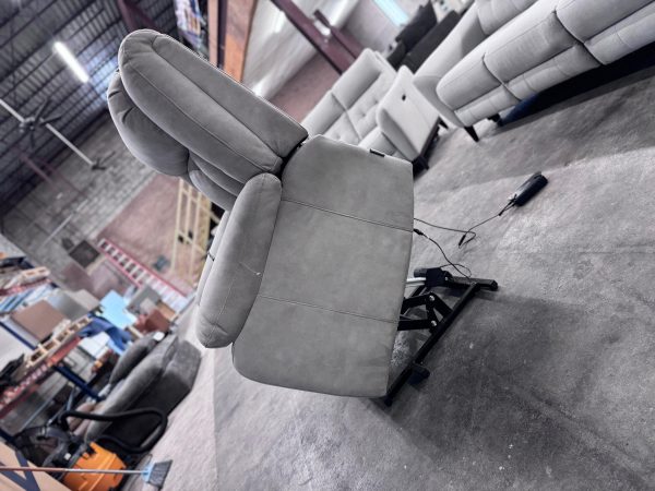 Stearns & Foster Power Lift Heat-Massage Recliner - Image 4