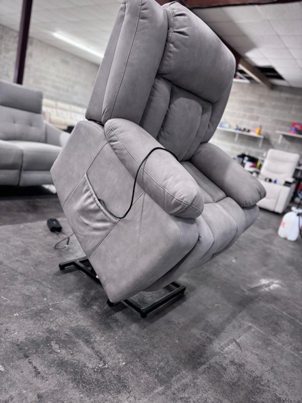 Stearns & Foster Power Lift Heat-Massage Recliner - Image 2