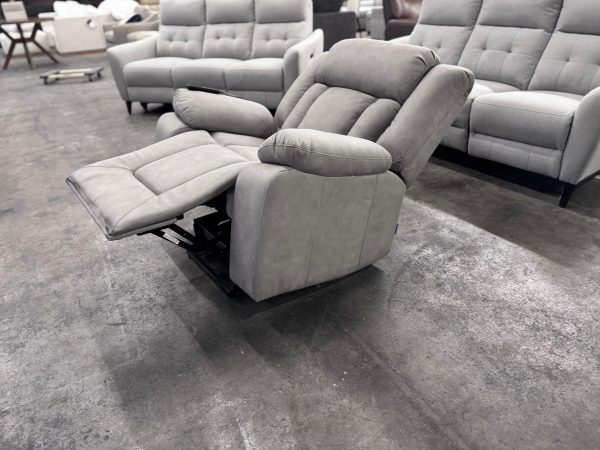 Stearns & Foster Power Lift Heat-Massage Recliner - Image 5