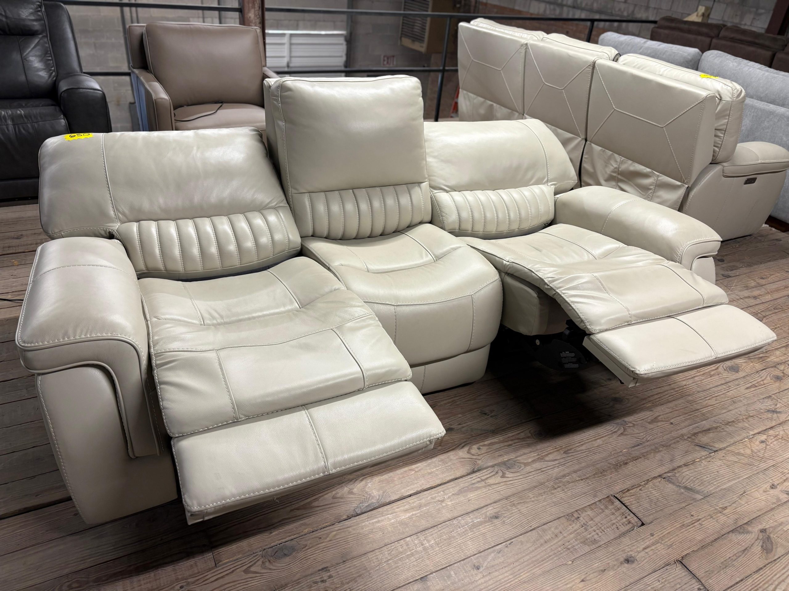Williamton power recliner Sofa - Image 4