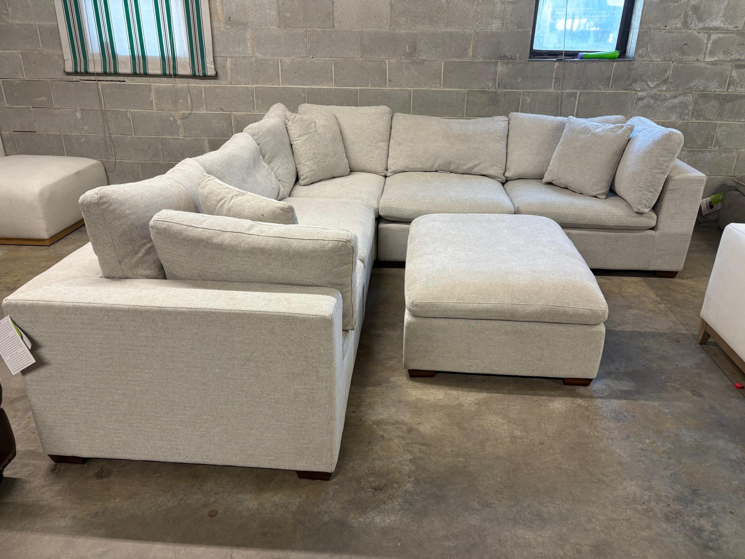 Thomasville Lowell 6-piece Fabric Modular Sectional - Light Gray - Image 4