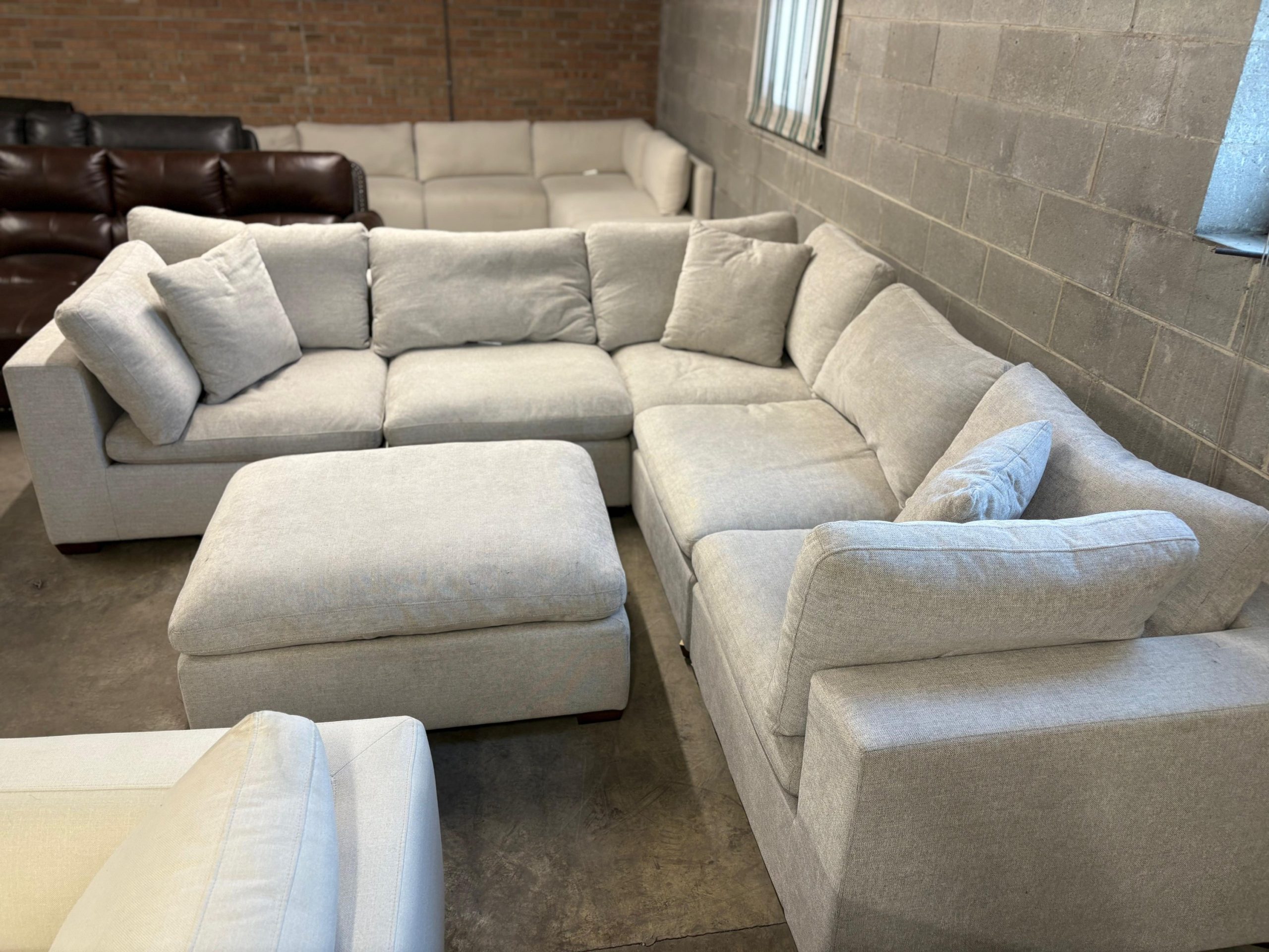 Thomasville Lowell 6-piece Fabric Modular Sectional - Light Gray - Image 3