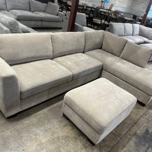 Thomasville Walsen 3-piece Fabric Sectional with Storage Ottoman