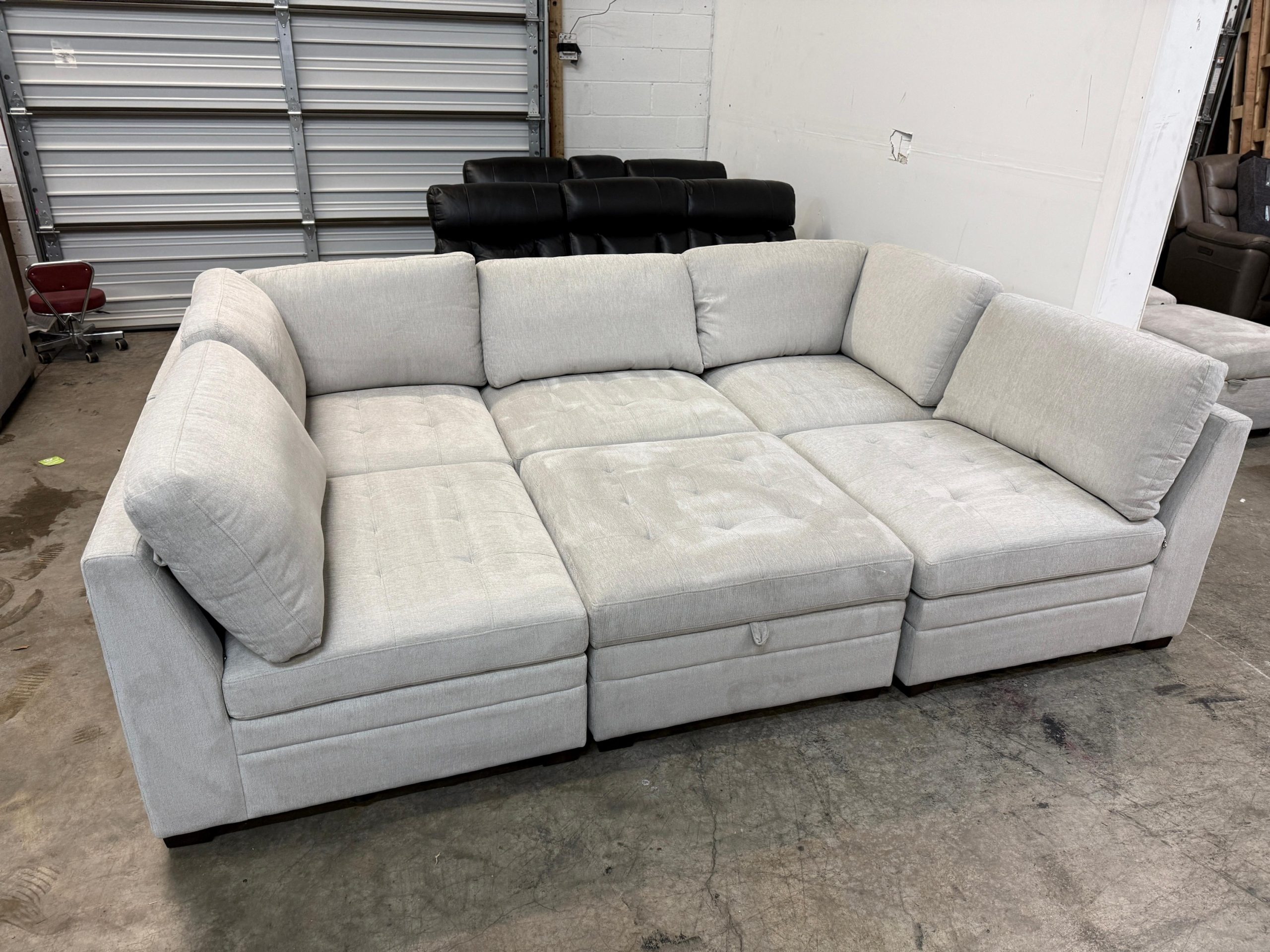 Thomasville Tisdale Modular Sectional 6-piece Boucle with Storage Ottoman - Image 4