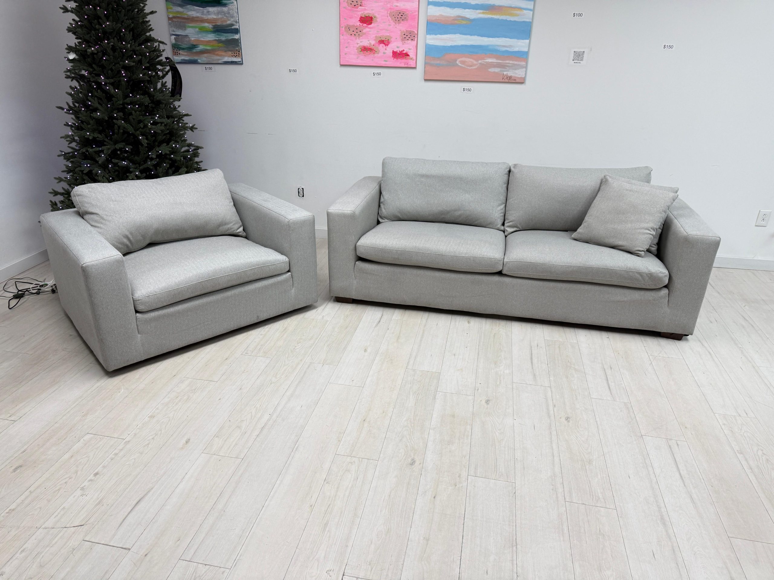 Thomasville Hoxton Sofa And Oversized Swivel Chairnull