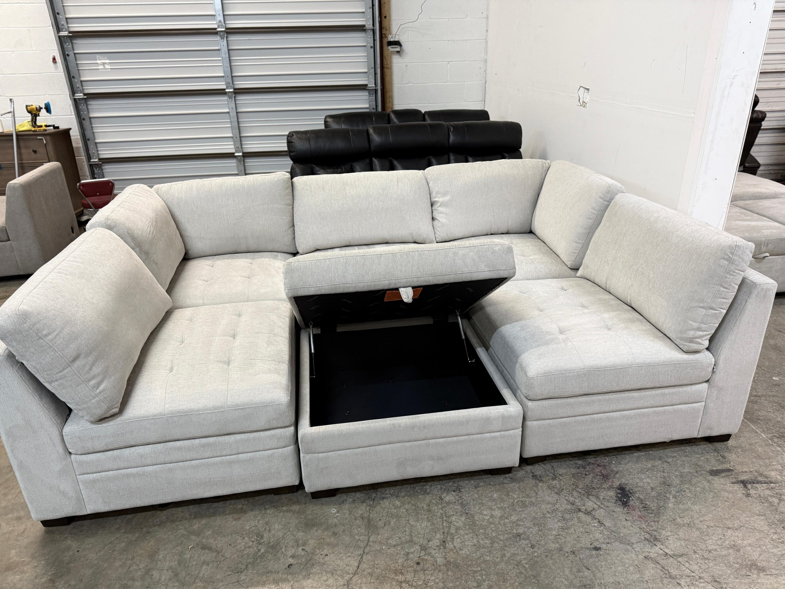 Thomasville Tisdale Modular Sectional 6-piece Boucle with Storage Ottoman - Image 7