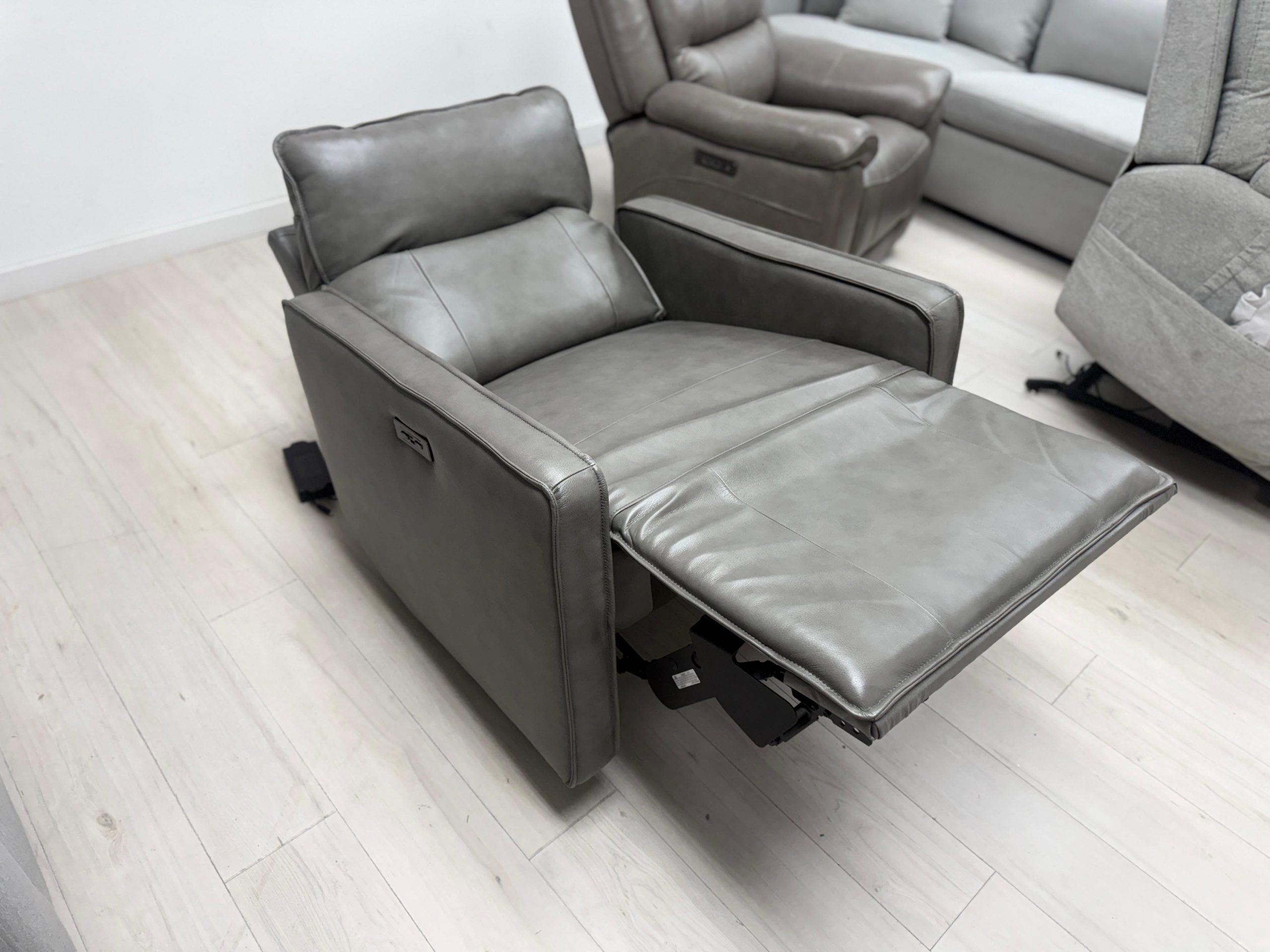 Henredon Keira Leather Zero Gravity Recliner