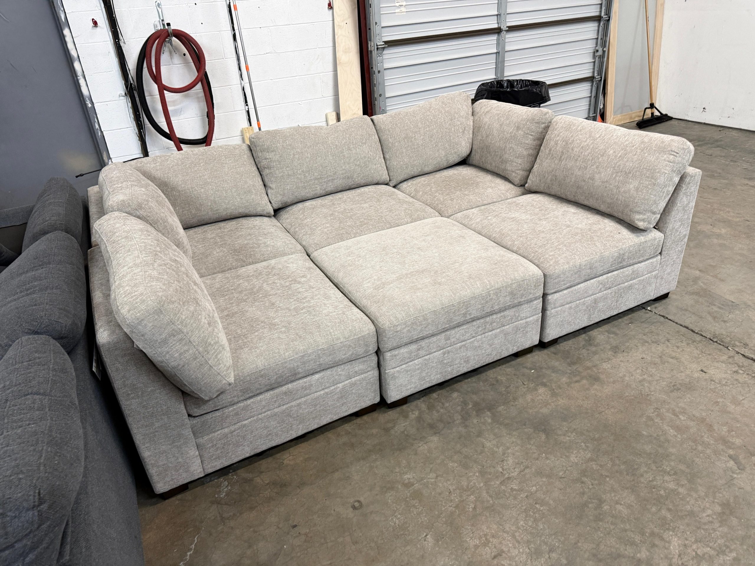 Thomasville Fallon Modular Sectional 6-piece Gray with Ottoman - Image 3