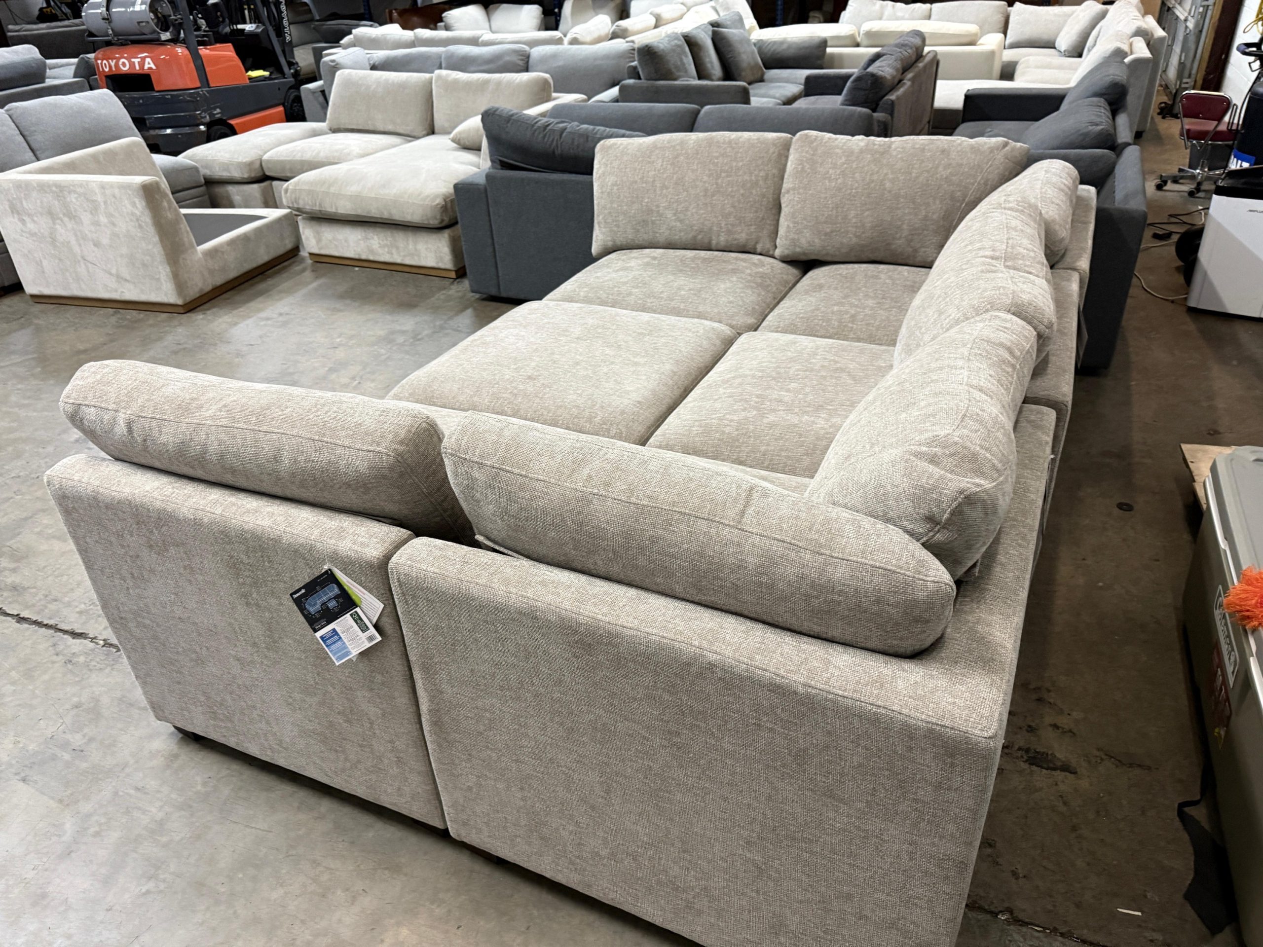 Thomasville Fallon Modular Sectional 6-piece Gray with Ottoman - Image 5