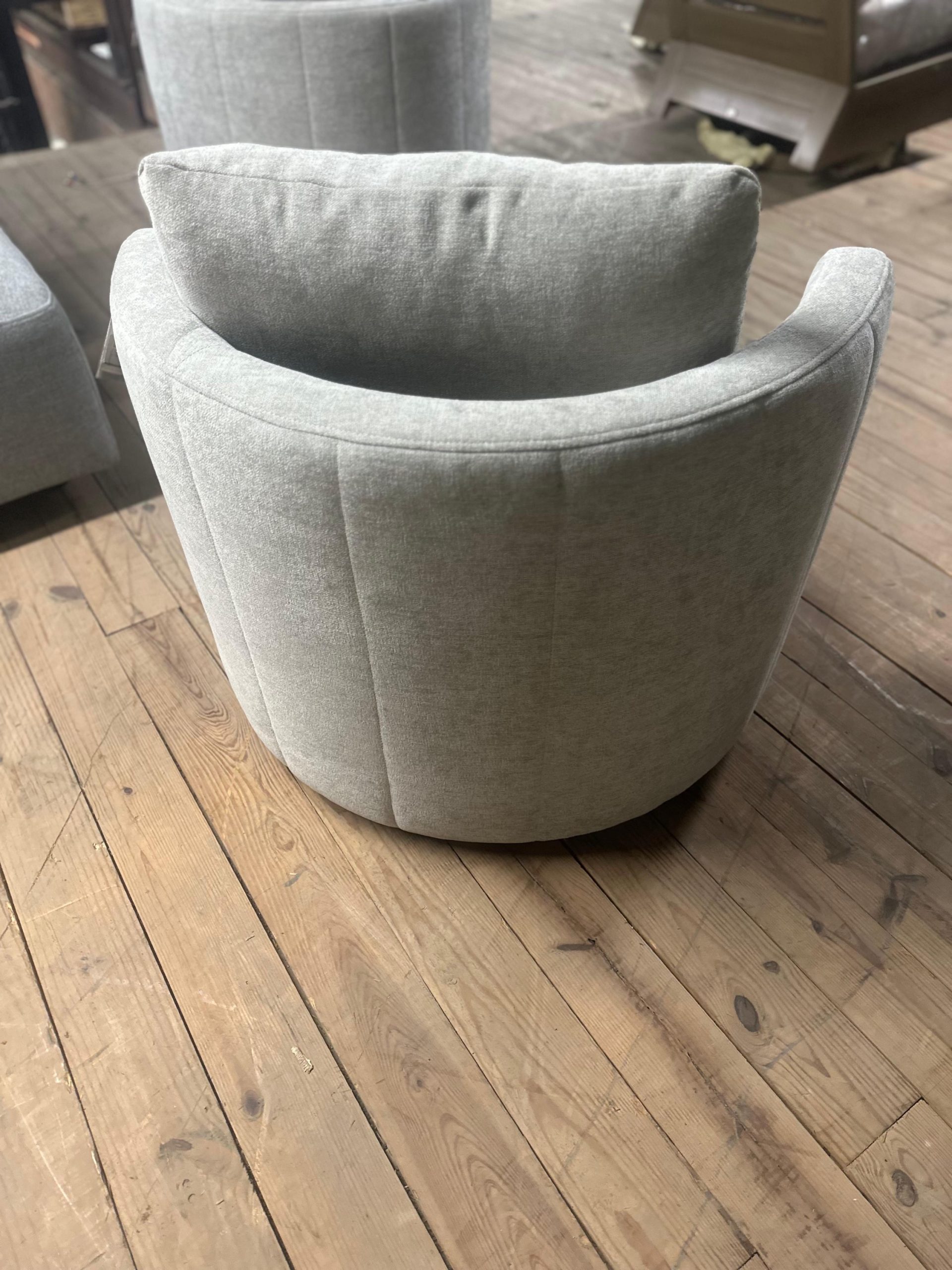 Thomasville Davos Swivel Chair Ligh Gray - Image 3
