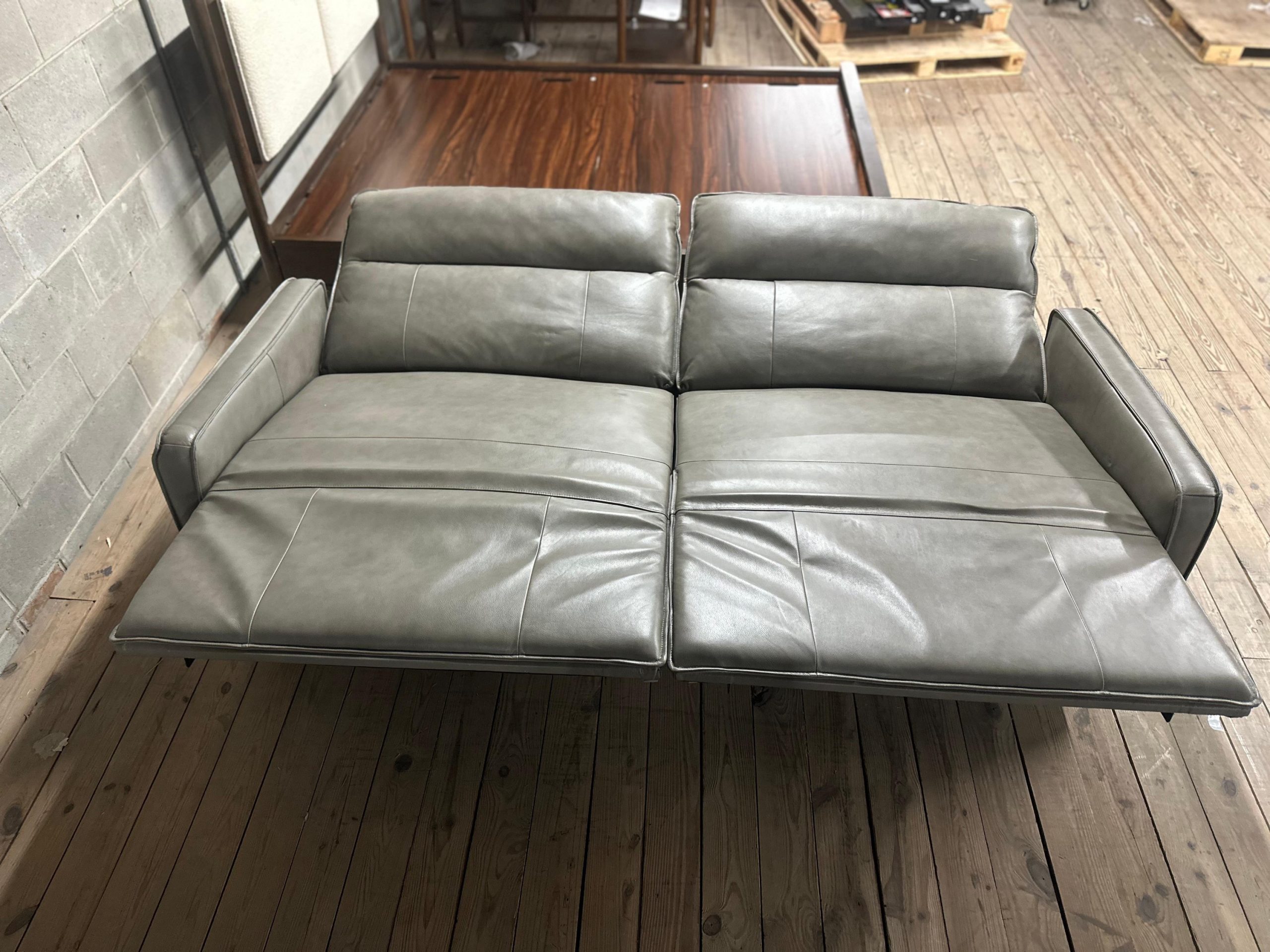 Henredon Keira Leather Zero-gravity Reclining Sofa - Image 2