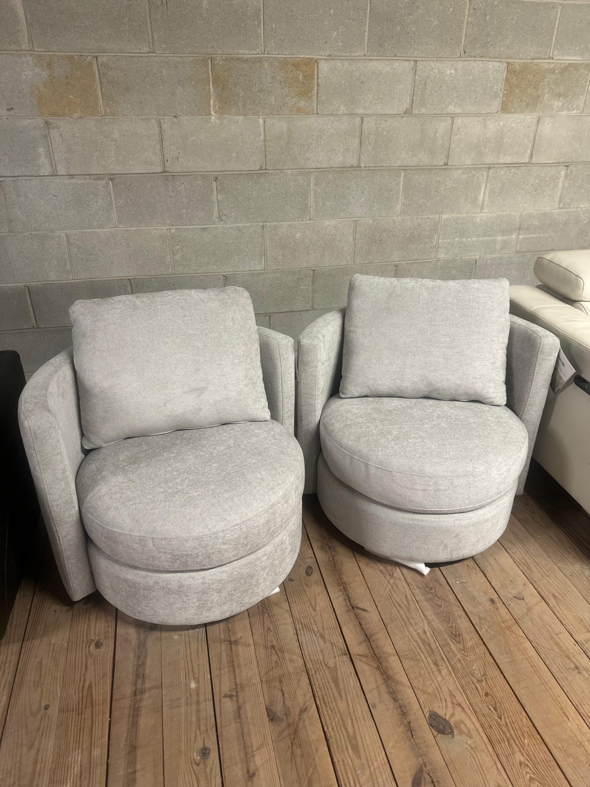 Thomasville Davos Swivel Chair Ligh Gray - Image 4