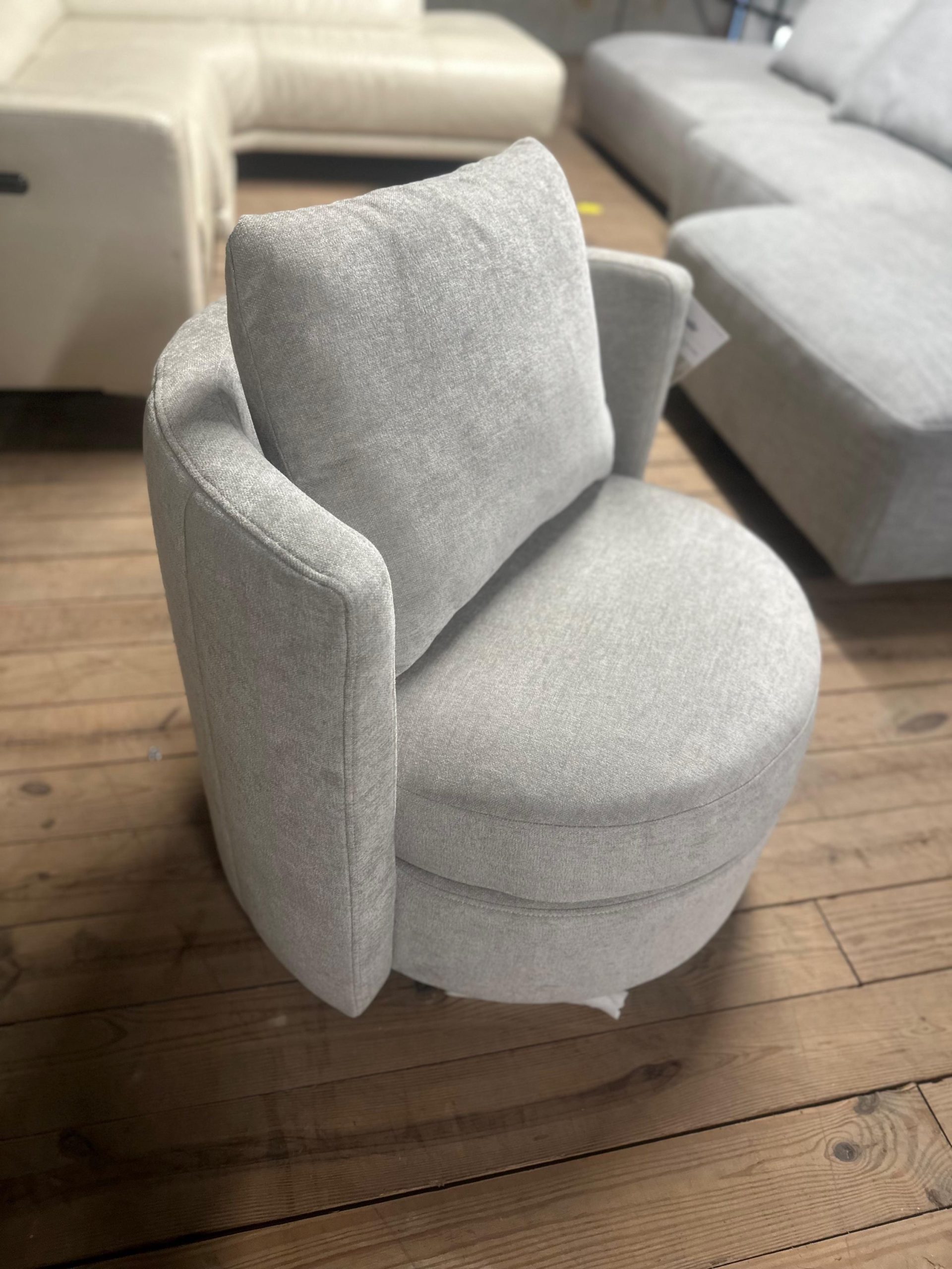 Thomasville Davos Swivel Chair Ligh Gray - Image 5