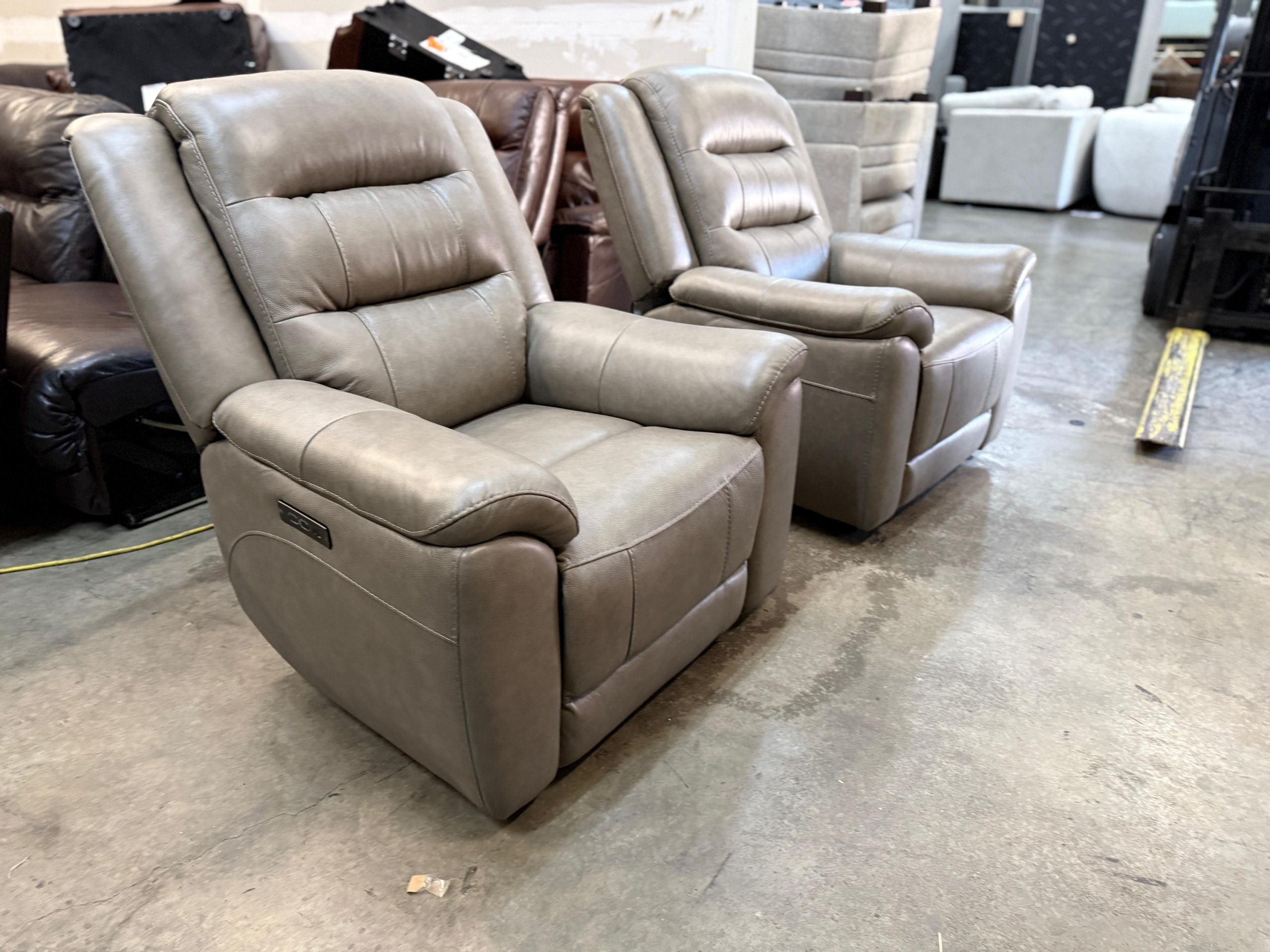 Mason Leather Power Recliner with Power Headrest - Image 4