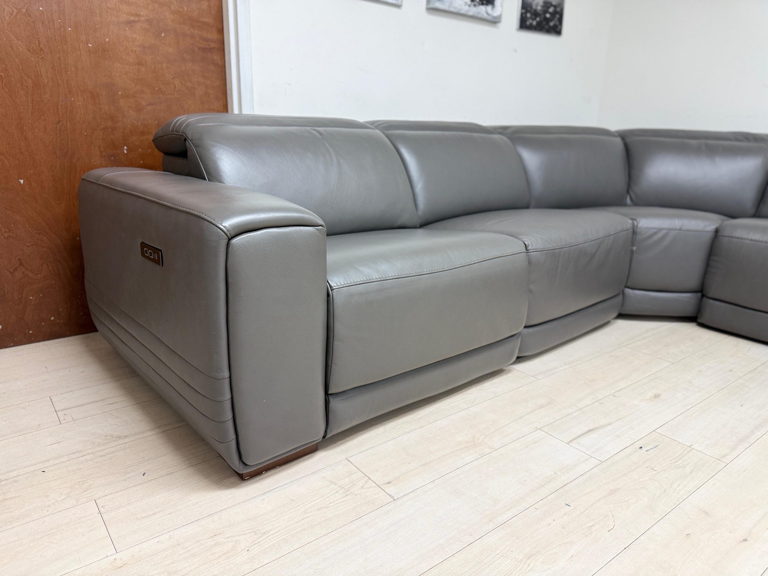 Aiden & Ivy Karson Dark Grey Leather Power Reclining Sectional Sofa - Image 5