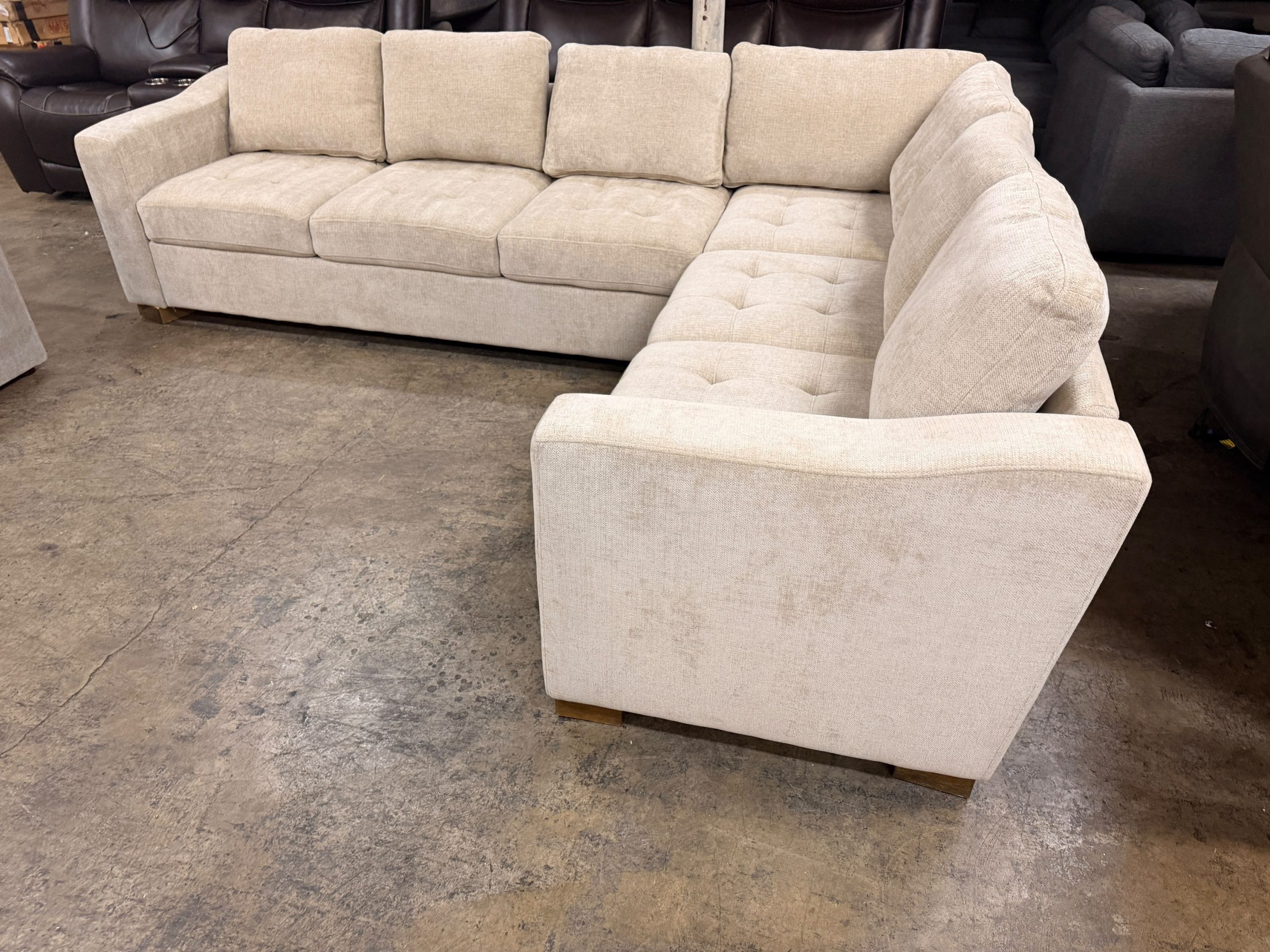 Thomasville Ellsford 2-piece Fabric Sectional, Beige - Image 3