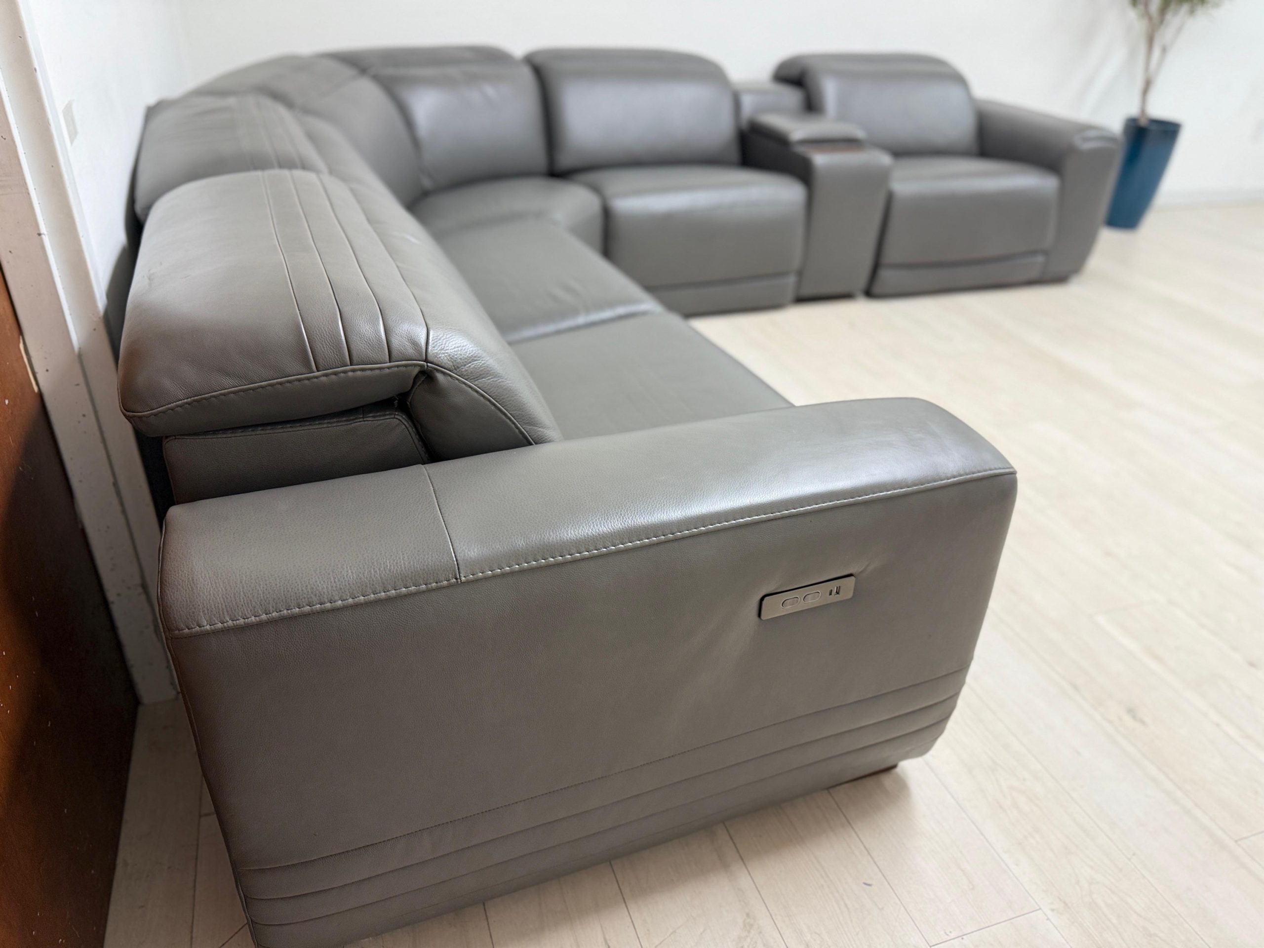 Aiden & Ivy Karson Dark Grey Leather Power Reclining Sectional Sofa - Image 3
