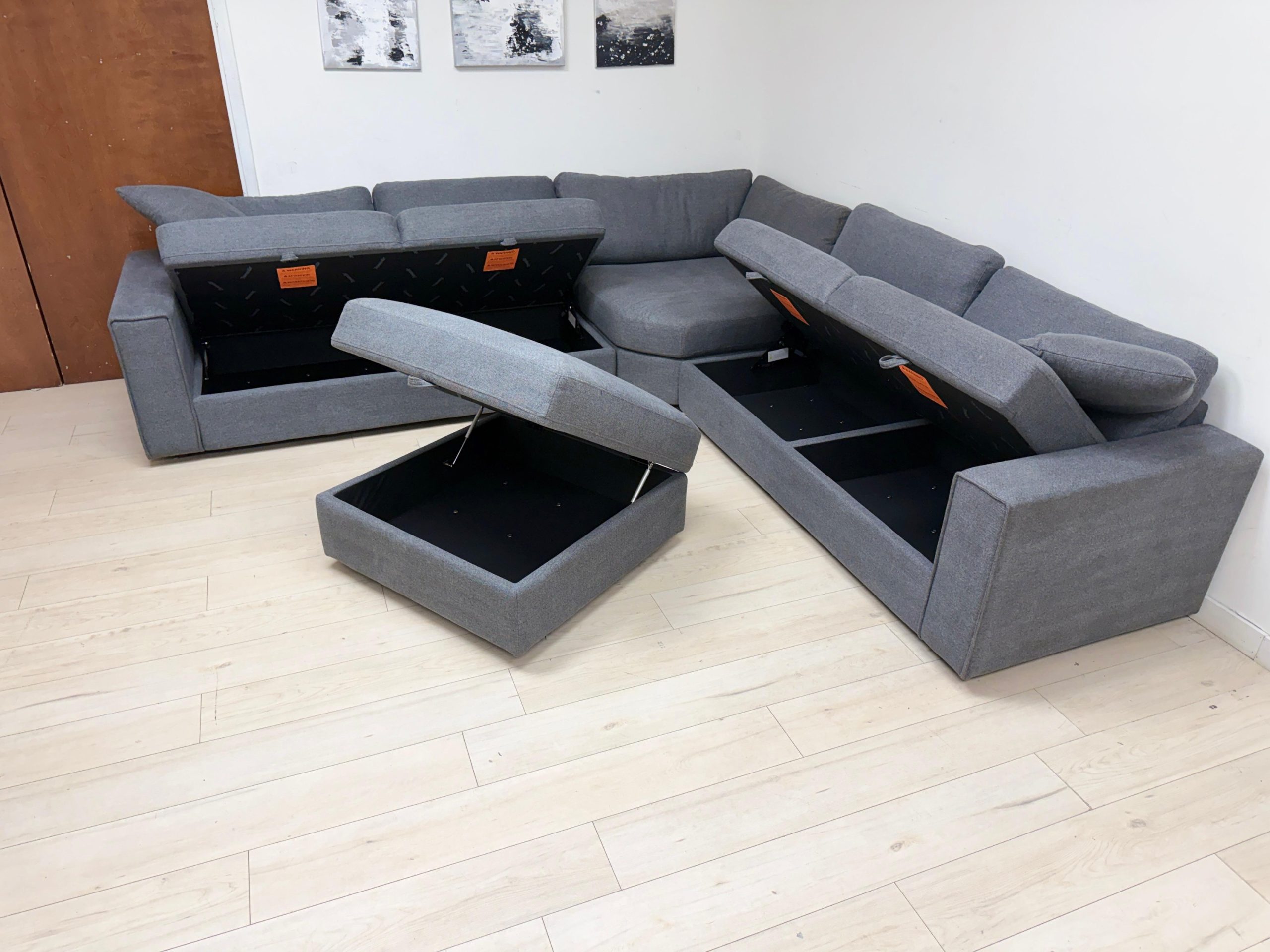Thomasville Bryden Fabric Sectional with Storage Seats and Ottoman - Image 3