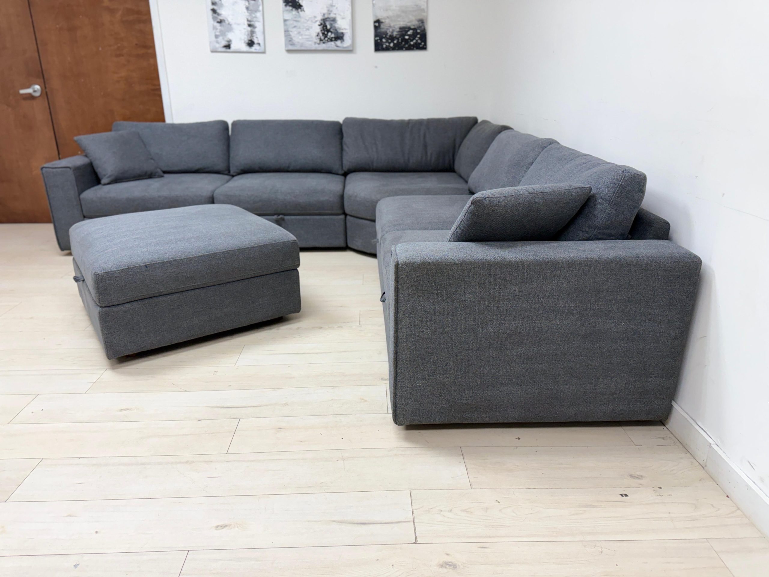Thomasville Bryden Fabric Sectional with Storage Seats and Ottoman - Image 4