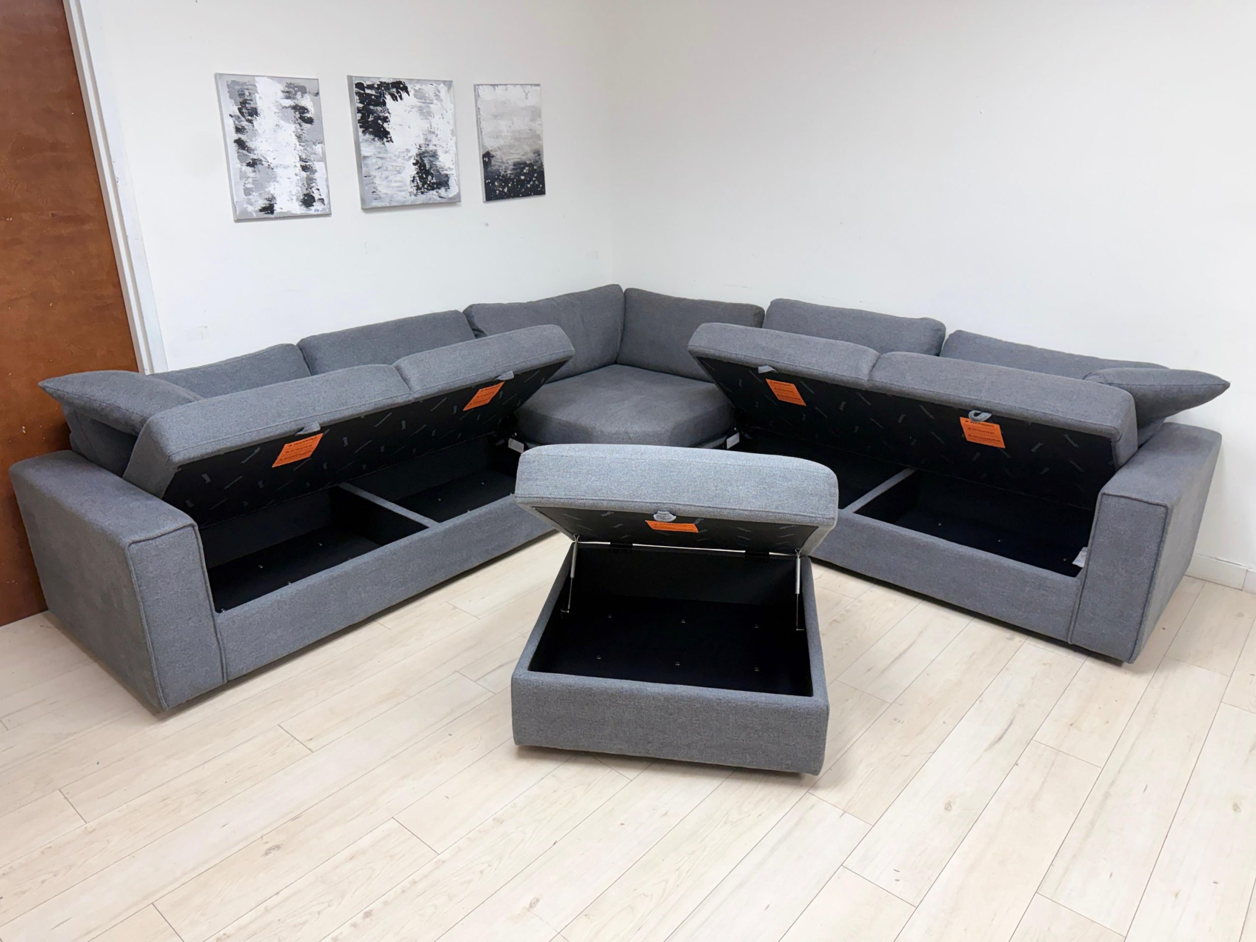 Thomasville Bryden Fabric Sectional with Storage Seats and Ottoman - Image 6