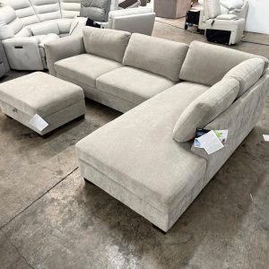 Thomasville Walsen Sectional with Storage Ottoman