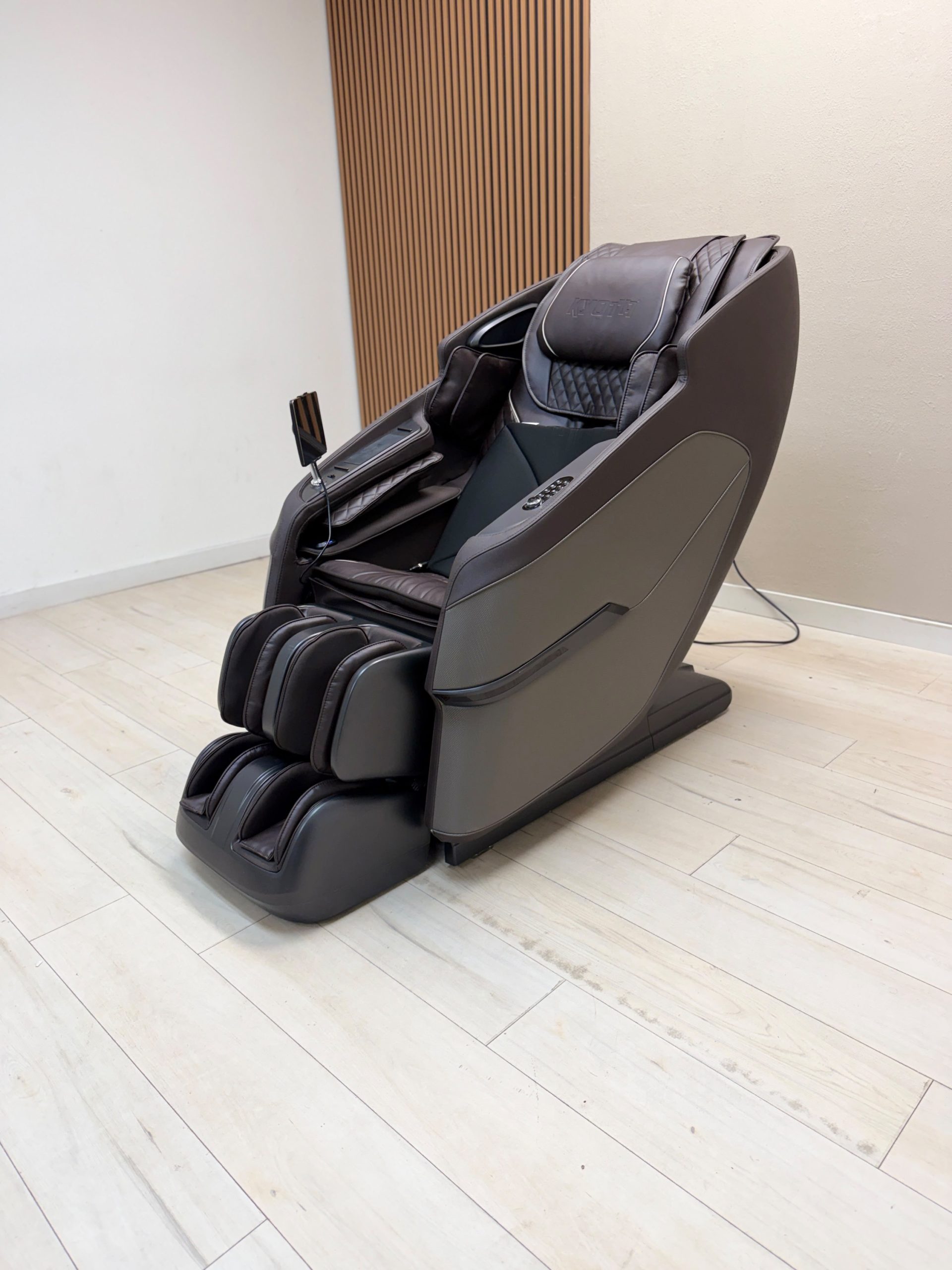 Kyota Konbi M728 DualPro 4D Brown Massage Chair - Image 5