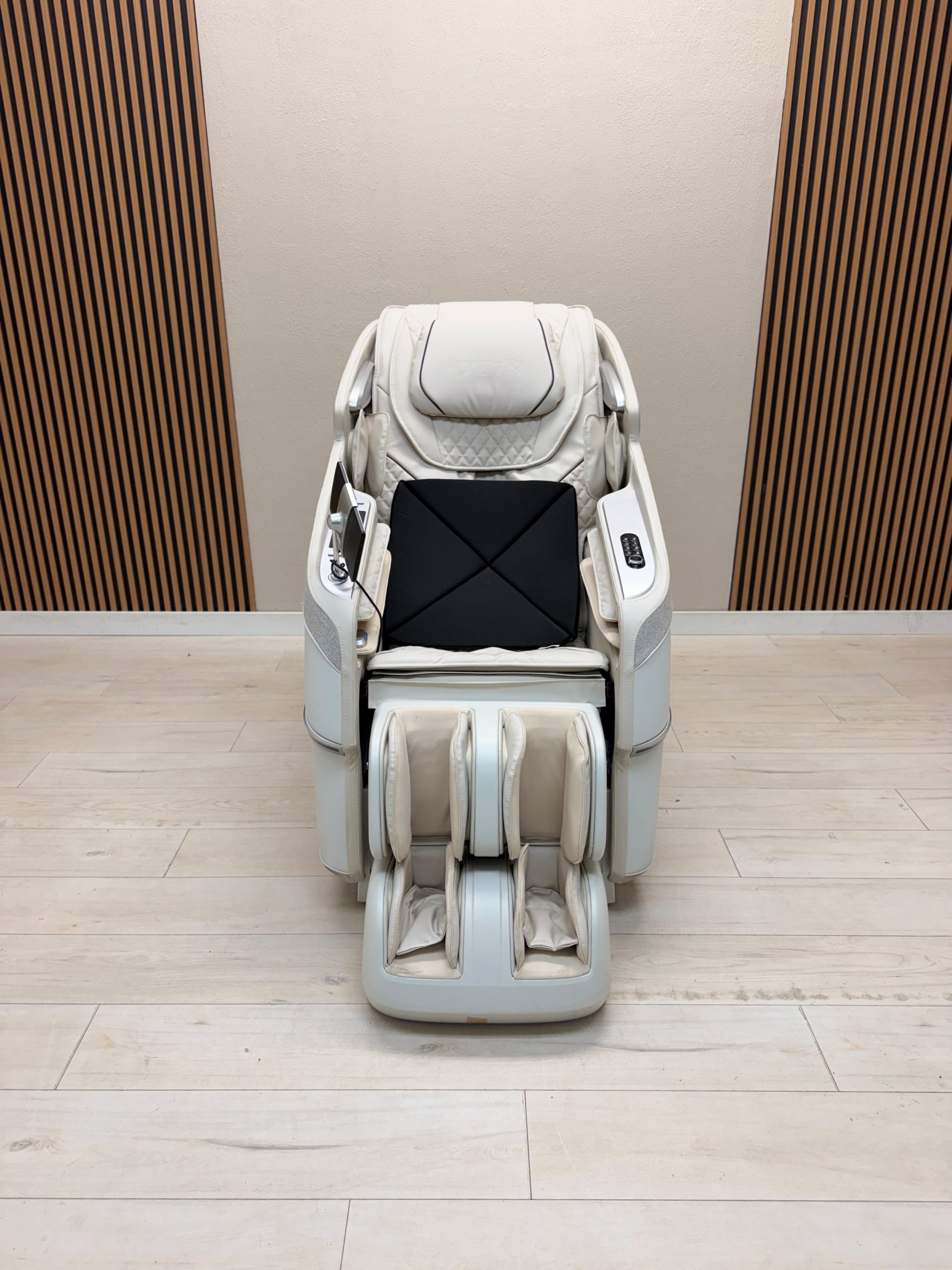Kyota Konbi M728 DualPro 4D Beige Massage Chair