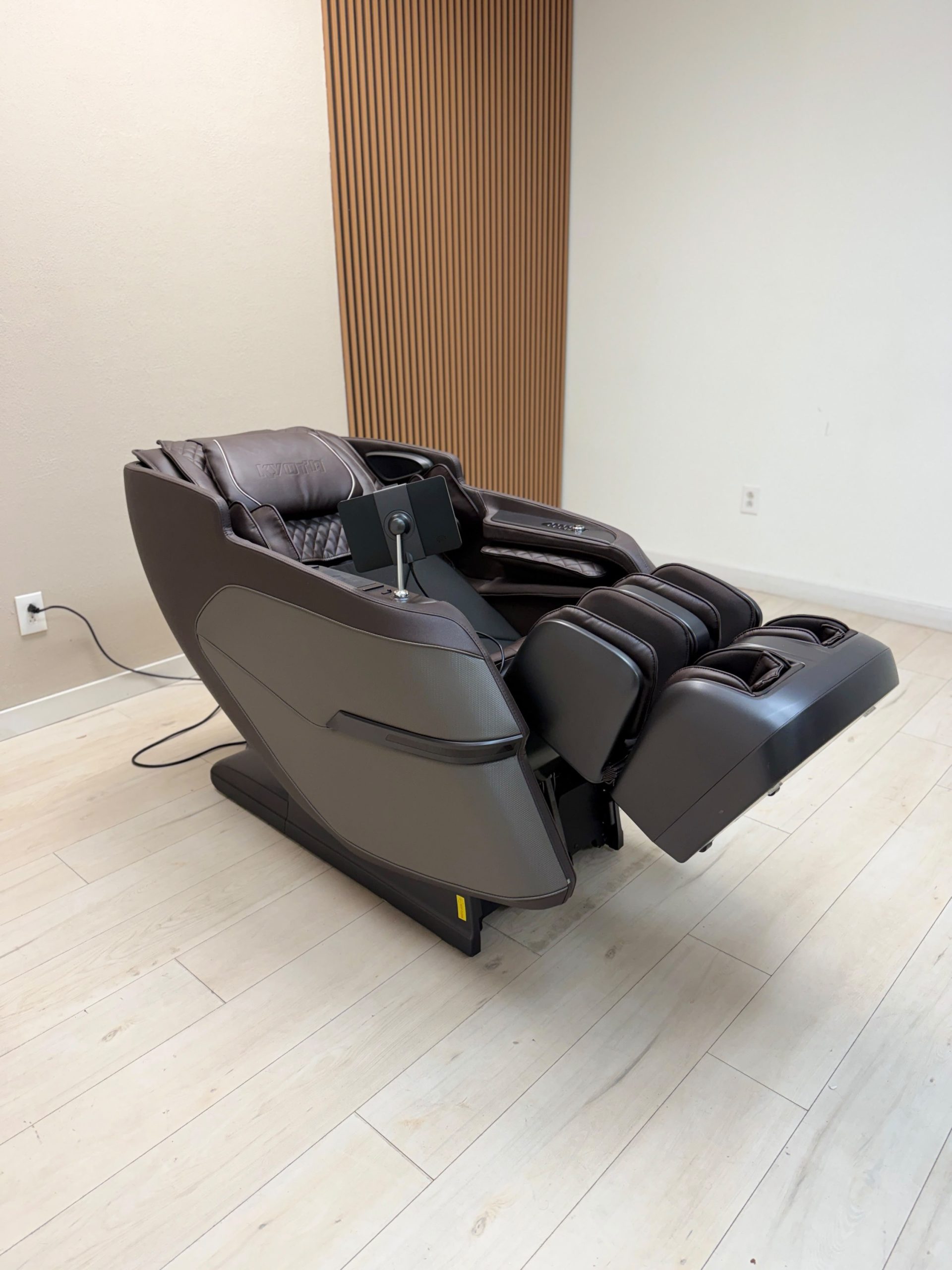 Kyota Konbi M728 DualPro 4D Brown Massage Chair - Image 4
