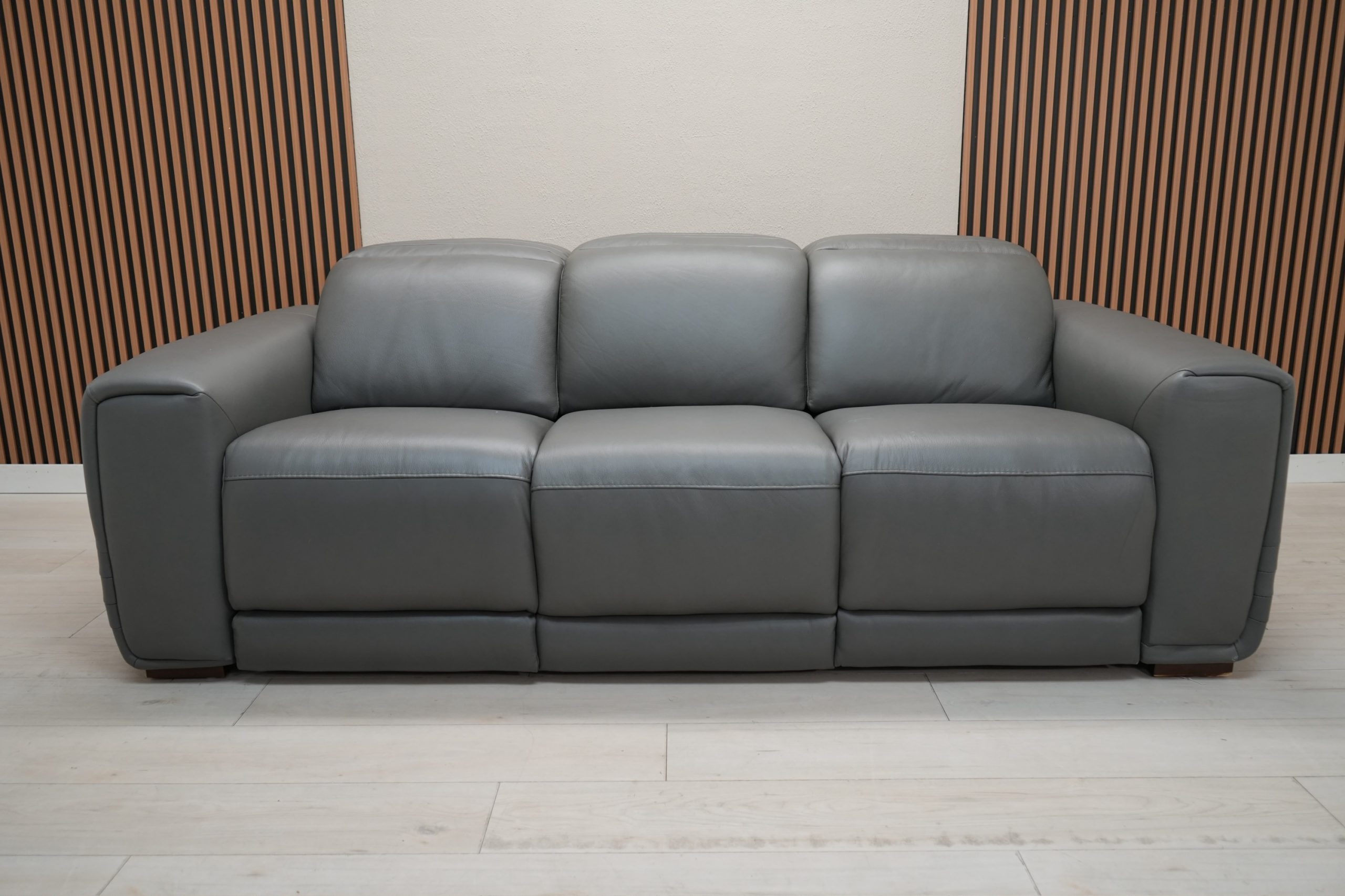 Karson Leather Power Reclining Sofa with Power Headrests - Image 4