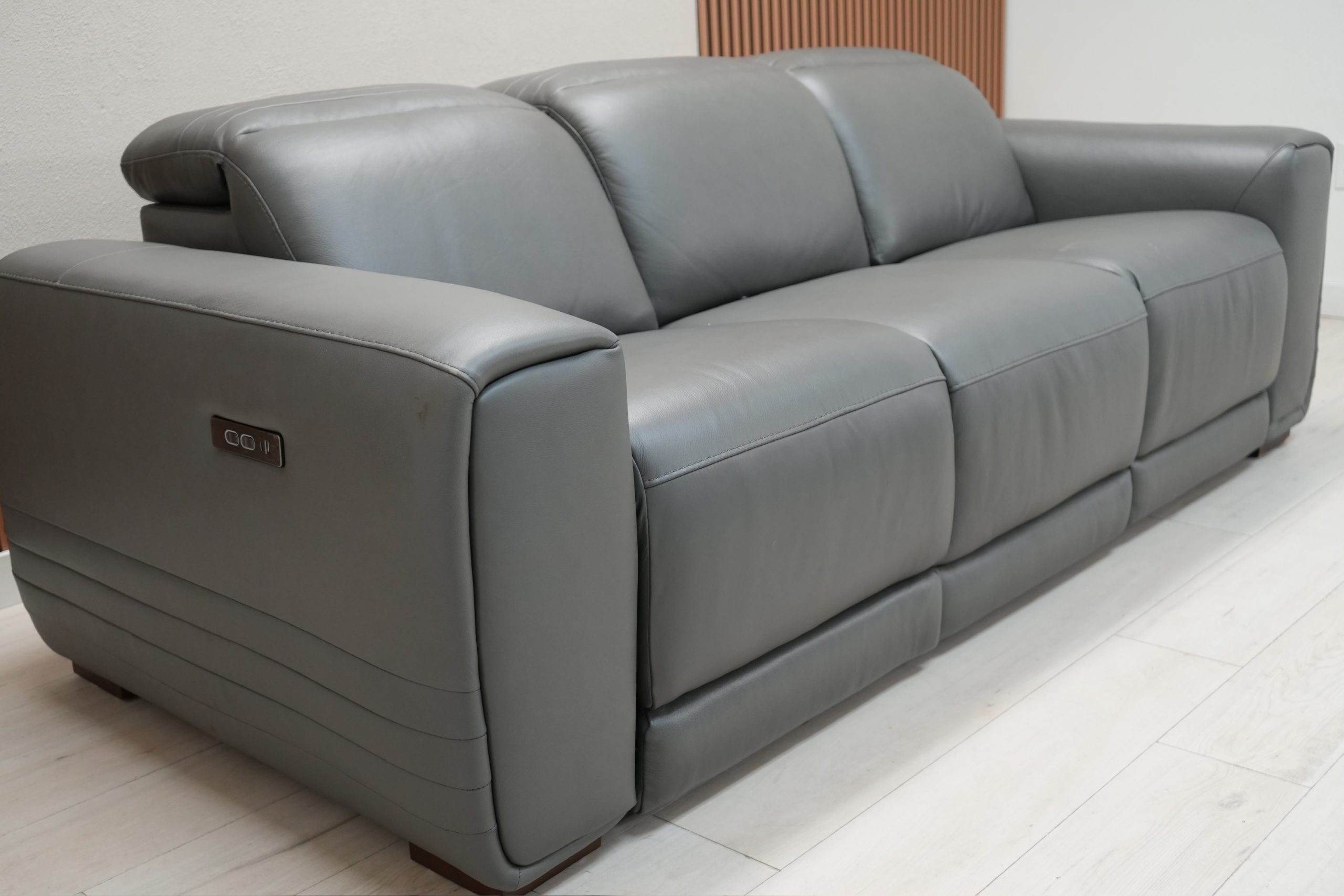 Karson Leather Power Reclining Sofa with Power Headrests - Image 3