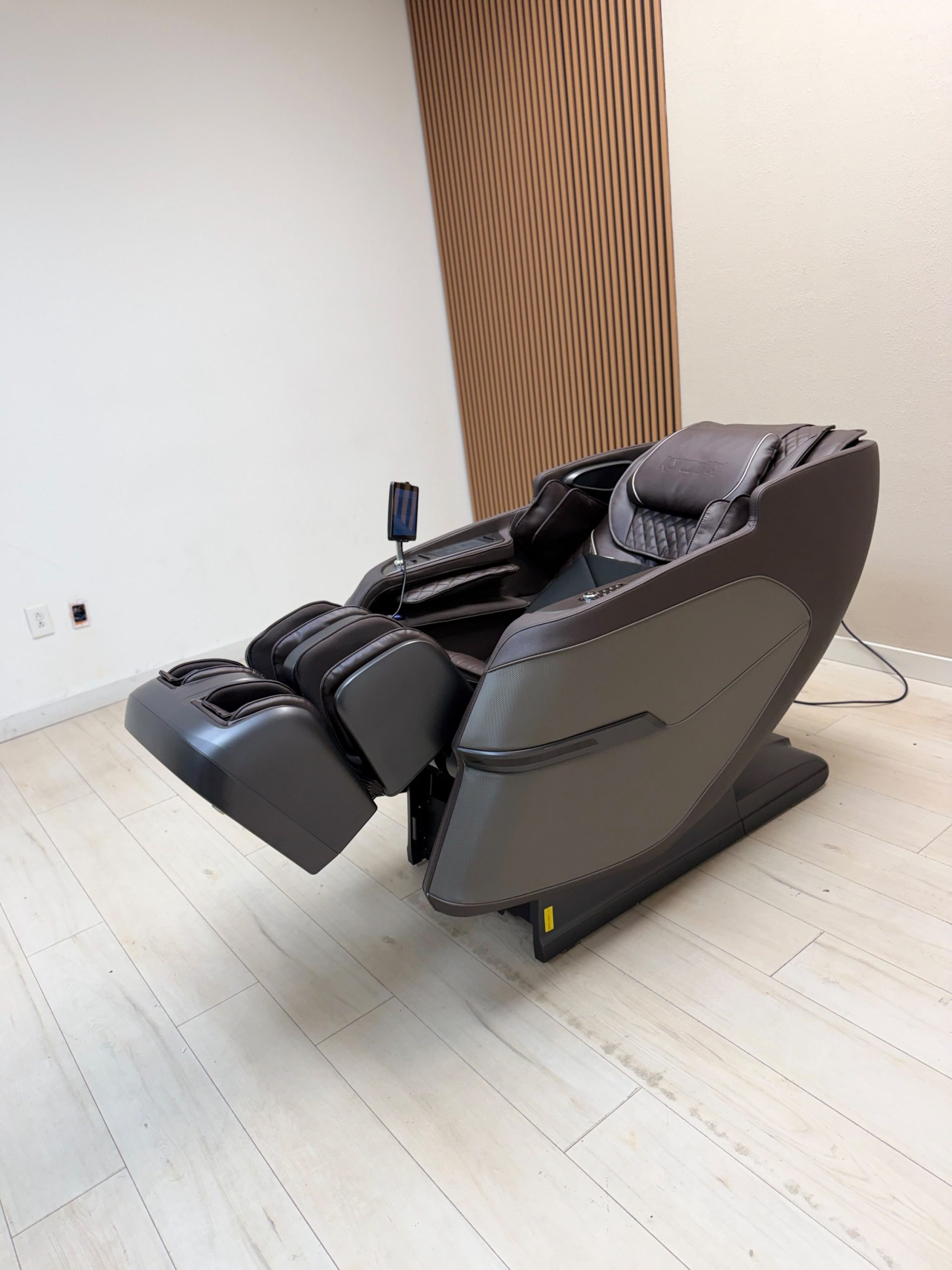 Kyota Konbi M728 DualPro 4D Brown Massage Chair - Image 3