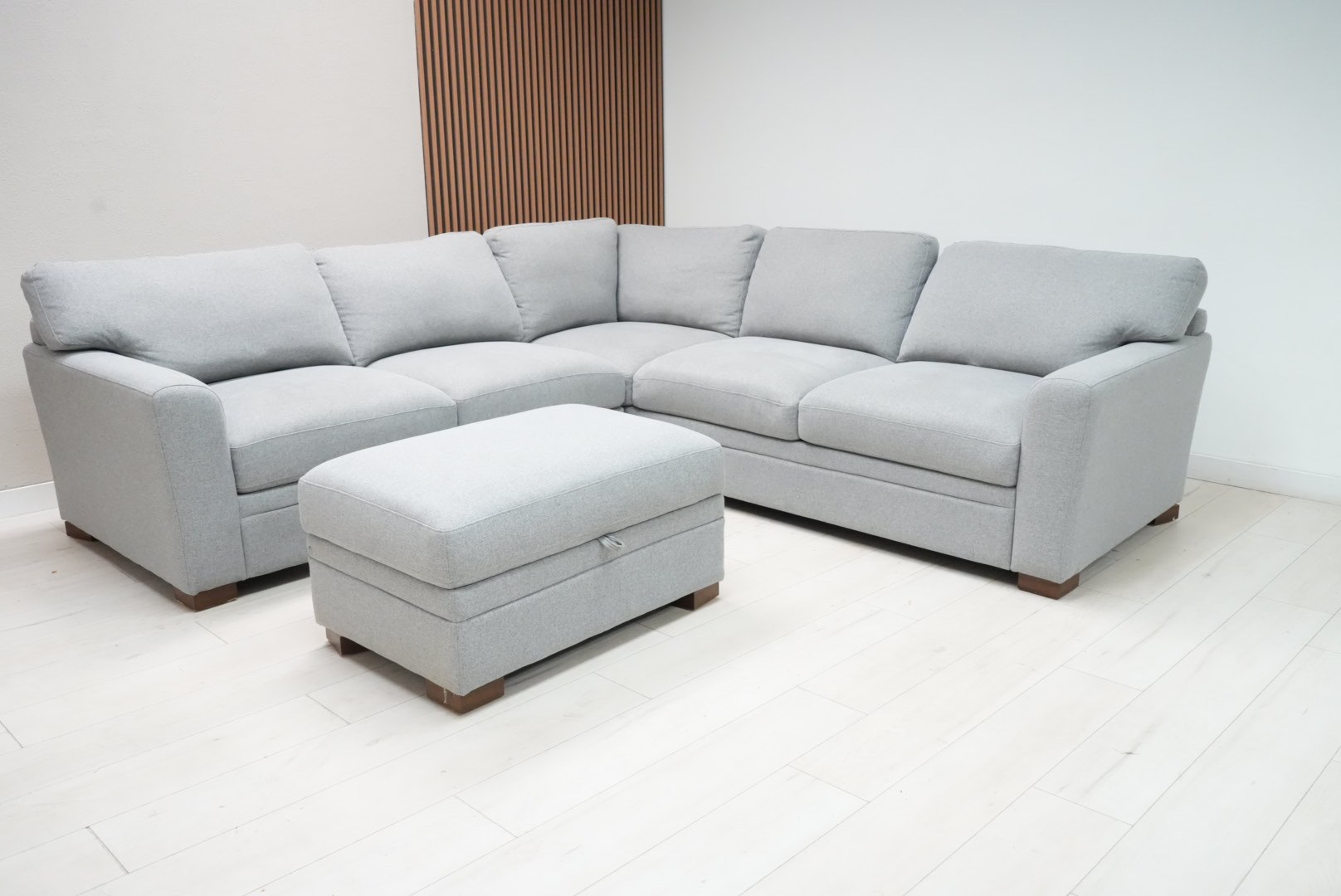 Thomasville Langdon gray polyester fabric L-shaped sectional with matching storage ottoman - view 3