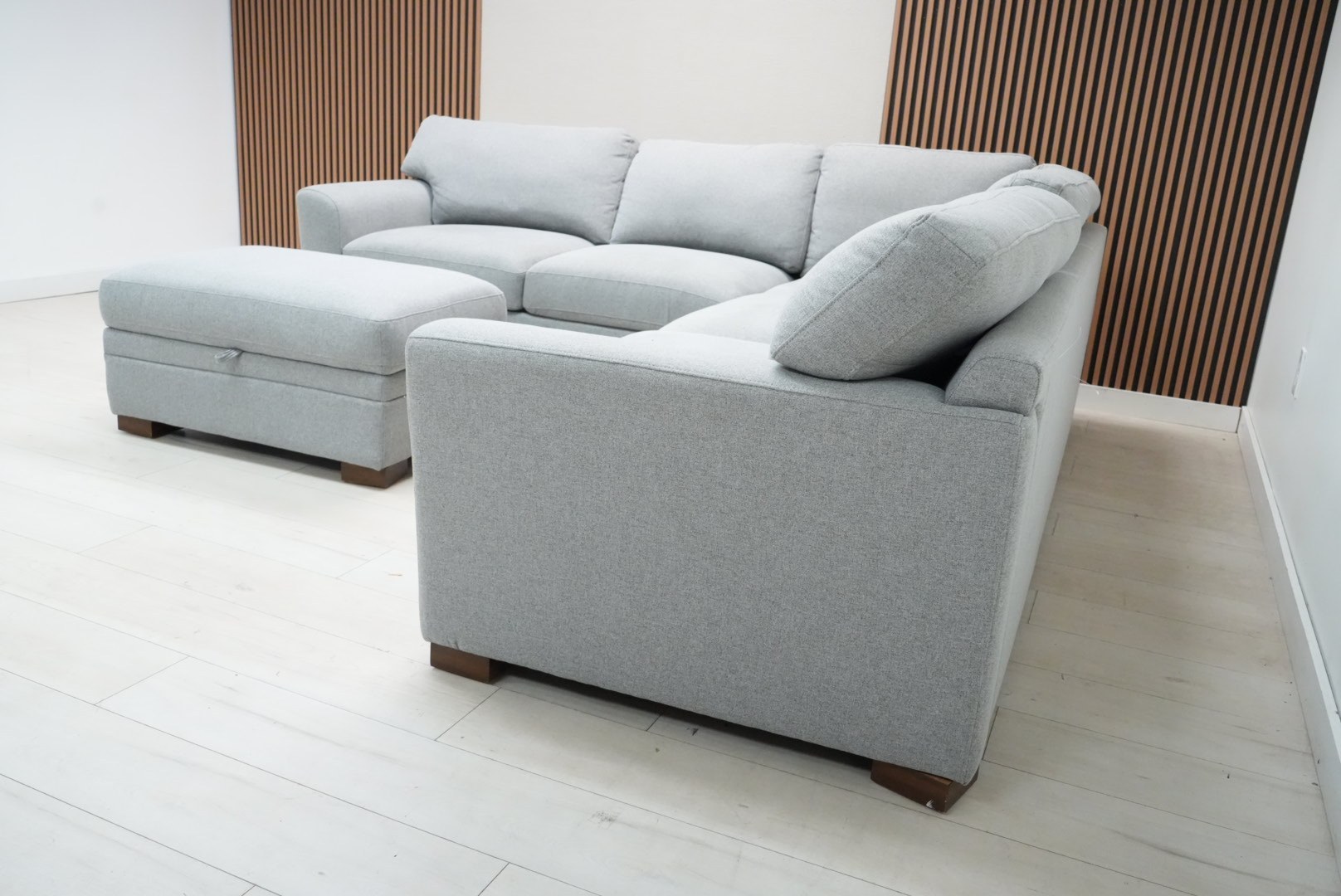 Thomasville Langdon gray polyester fabric L-shaped sectional with matching storage ottoman - view 4
